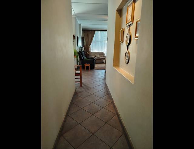 4 BEDROOM FREEHOLD FOR SALE IN HUTTENHEIGHTS